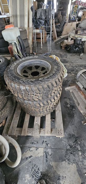 Продавам минусови джанти с гуми