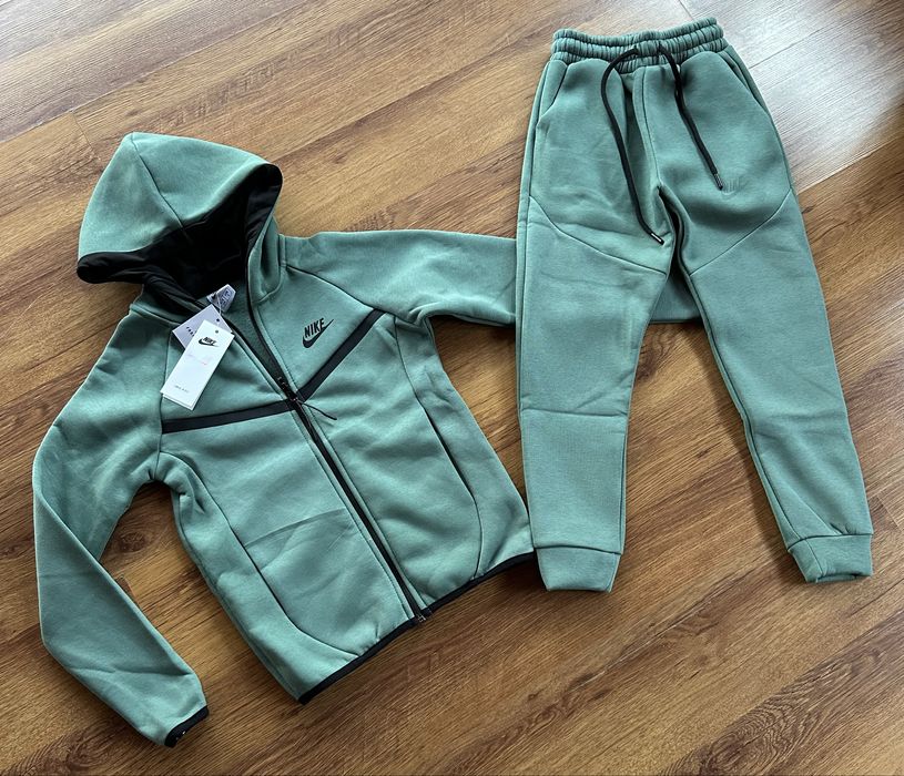 Детски,ватиран екип Nike,цвят мента