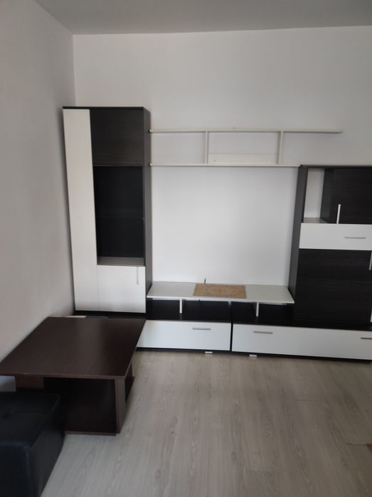 Apartament de închiriat.