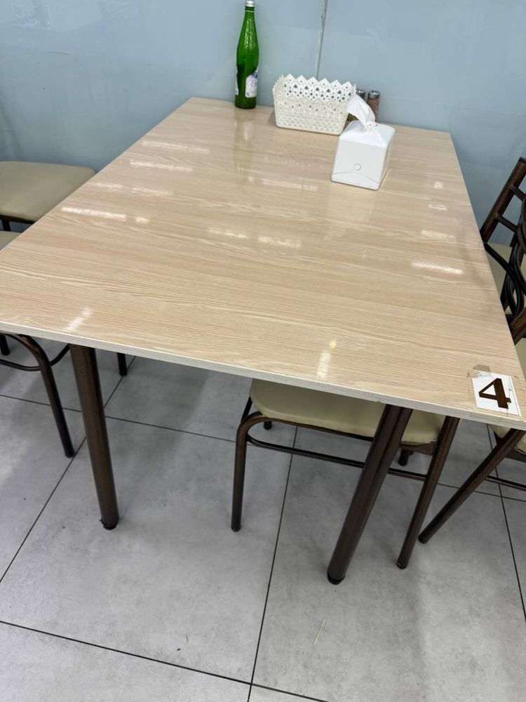 Stol stul komplekt divan komplekt sotiladi