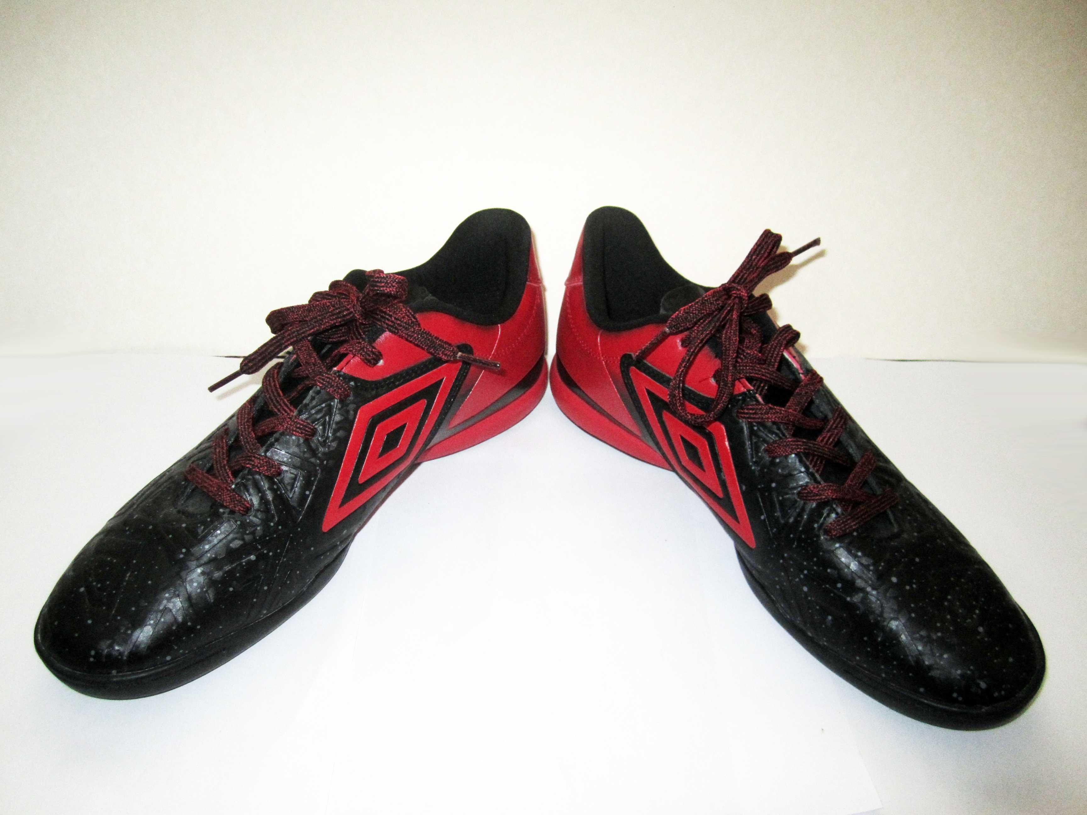 Маратонки оригинални Umbro black/fluo red 44 номер, стелка 28 см