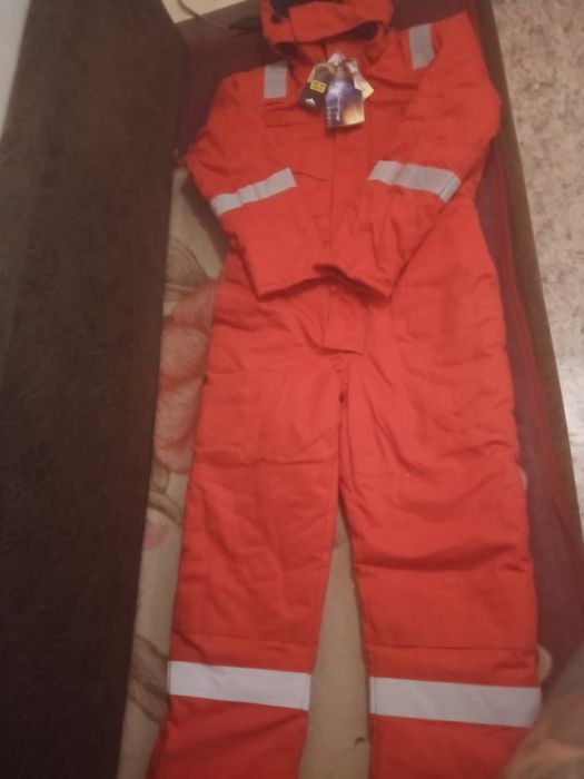 Продам рабочий комбинезон