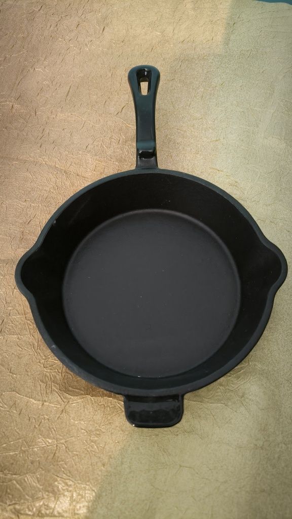 Tigaie din fonta cu un diametru de 14.9cm