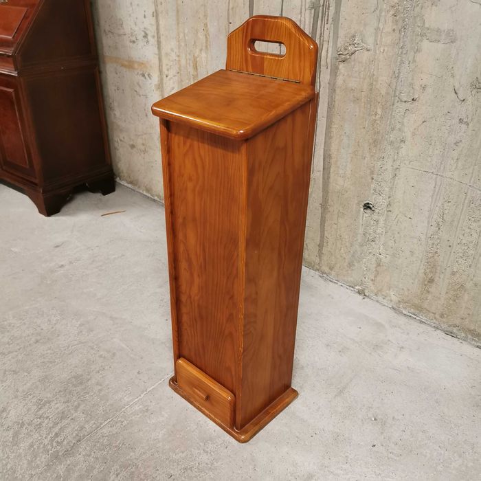 Интересно шкафче в ретро стил