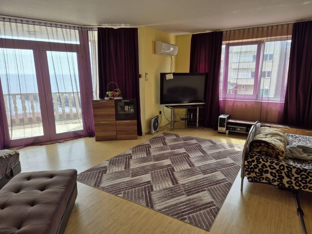 Дава се под наем Къща в с. Равда, Област Бургас - 450 кв.м за 1326 € - Снимка #9