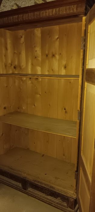 Sifonier vintage lemn sculptat