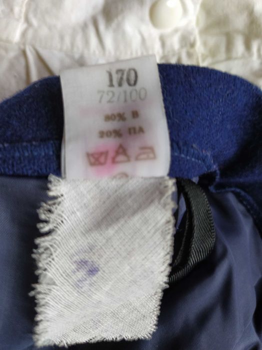 Вълнена пола с копчета отпред