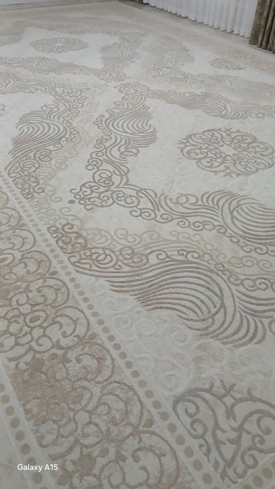 Продаеться шелковый ковер