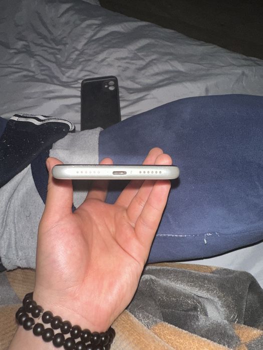 Iphone 11 белый.