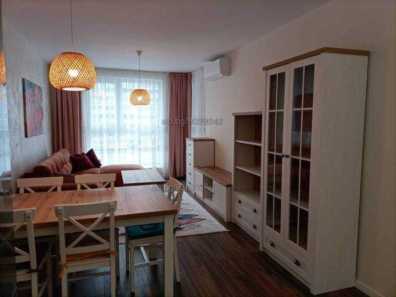 Дава се под наем Двустаен апартамент в Бургас, Център - 70 кв.м за 612 € - Снимка #2