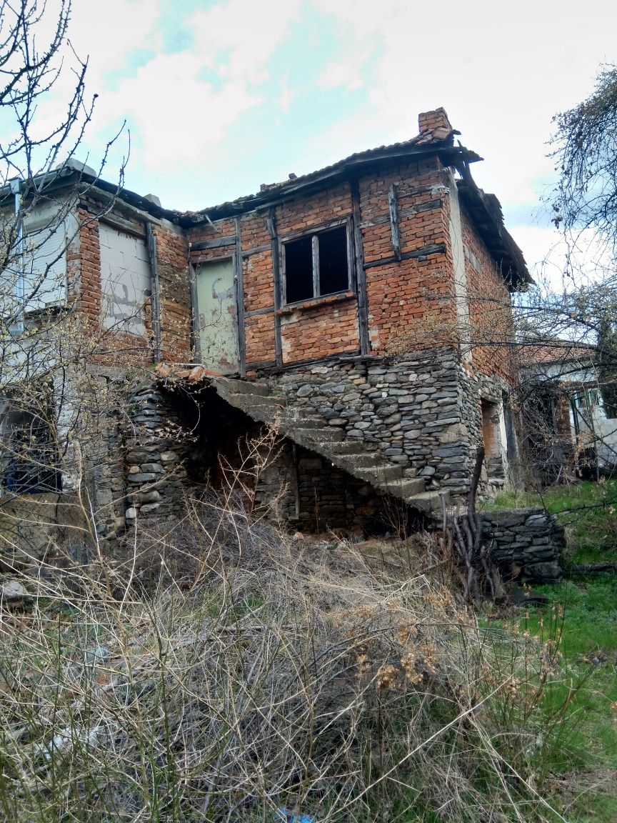 Къща и парцел Първенец