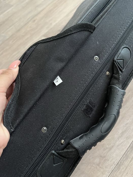 Скрипка 4/4 Хорошего качества, в комплекте идёт канифоль и доп, струны