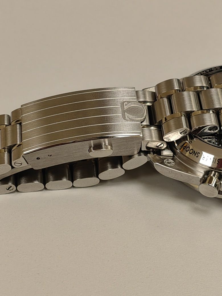 Omega Speedmaster Silver Snoopy 50th anniversary Edition chronograph