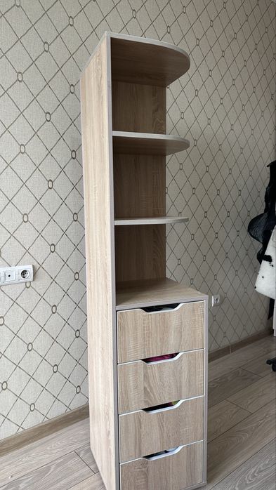 книжный шкаф с полками