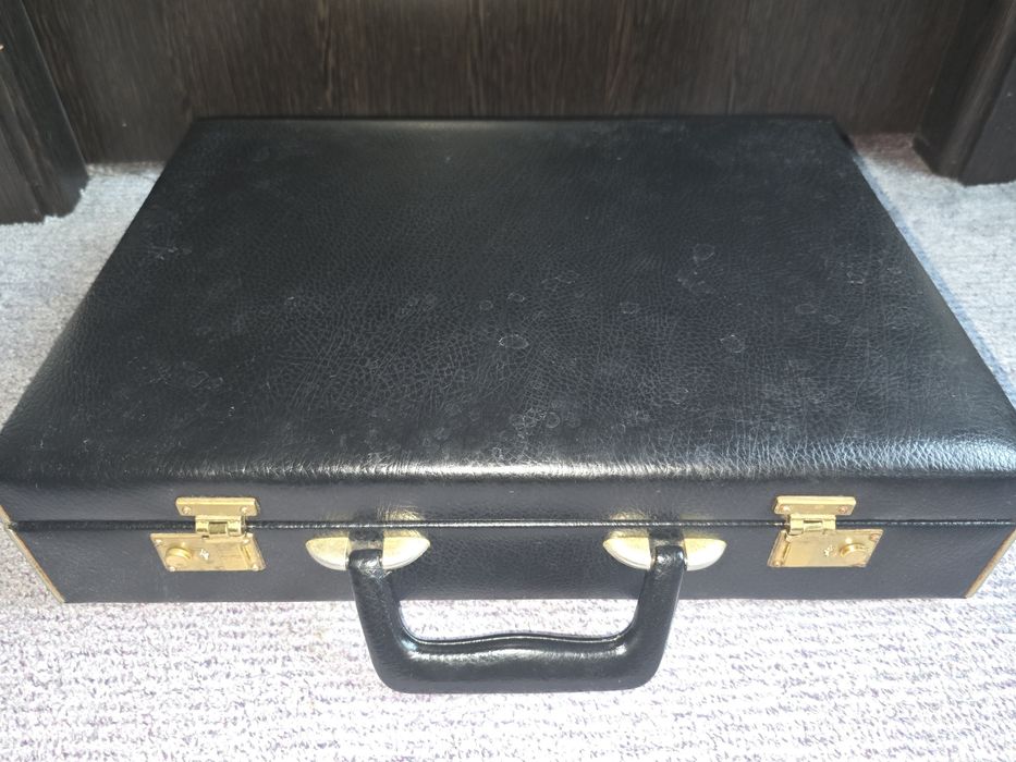 Geanta Servieta Diplomat neagra, folosita dar bună, fara defecte, ca i