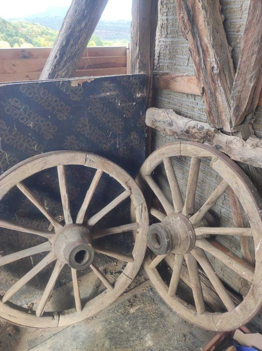 Стари колела от каруца