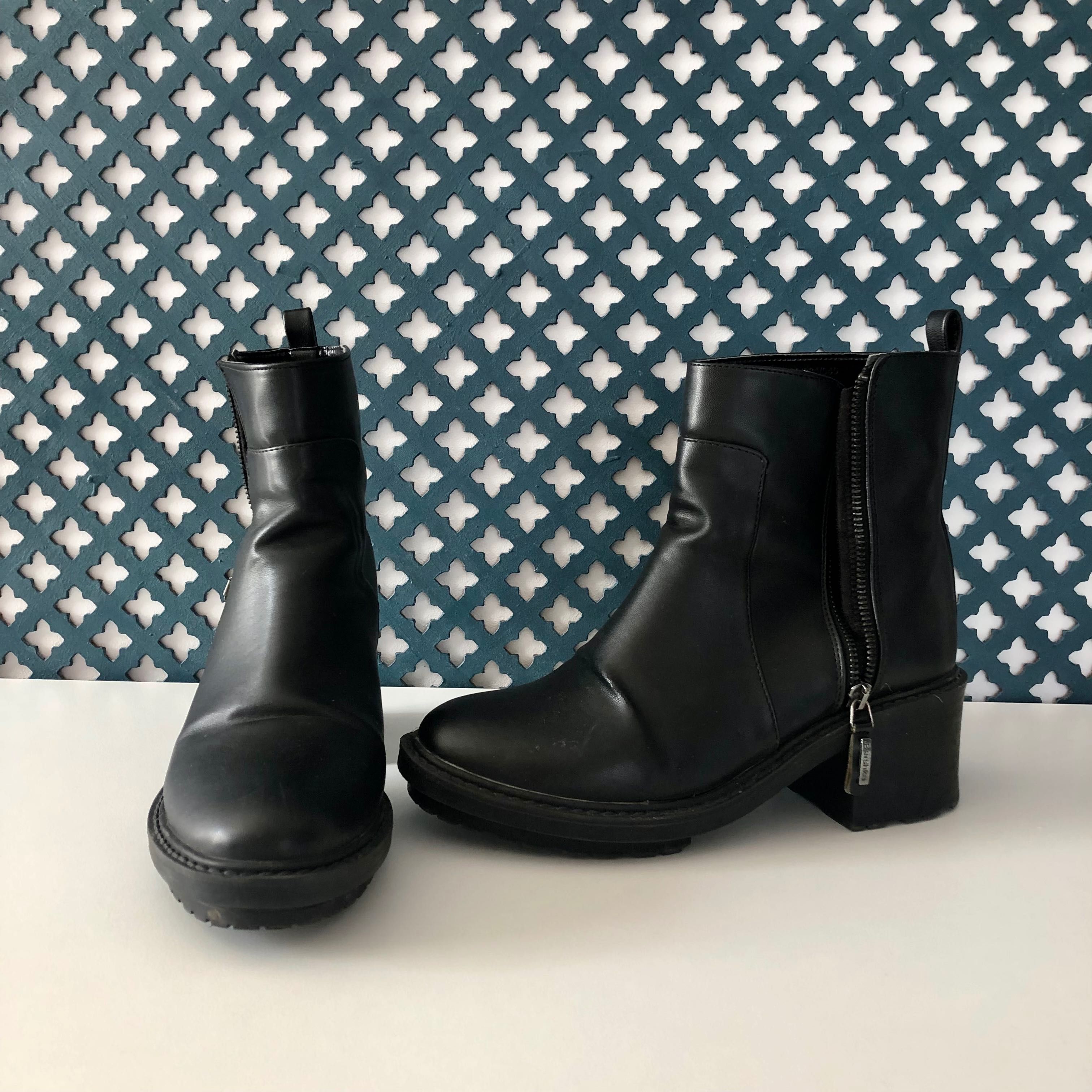 Botine Bershka marimea 38