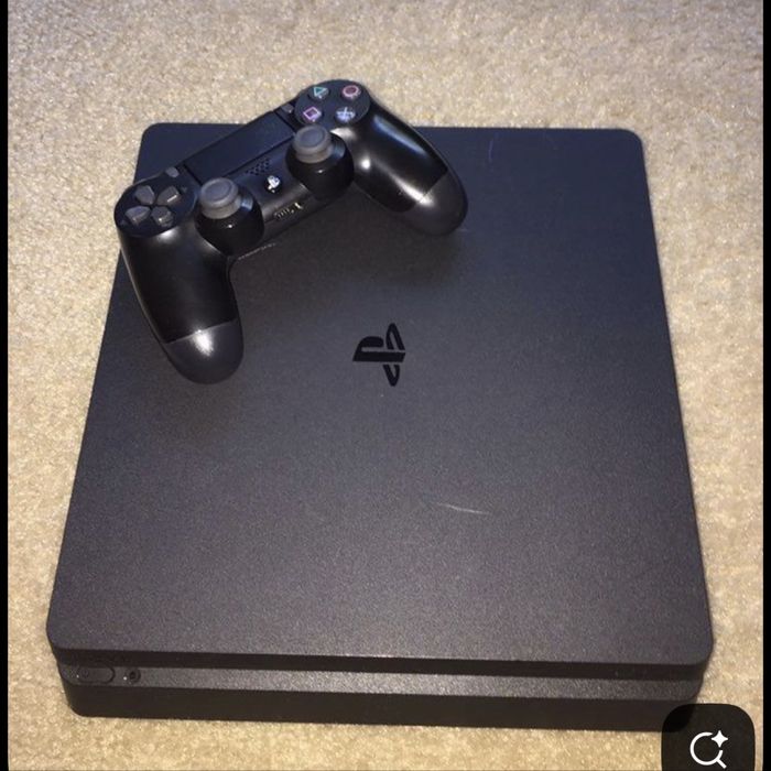 Vand ps 4 slim pret negociabil