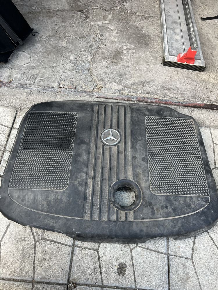 Капак за двигател OEM651 Mercedes C