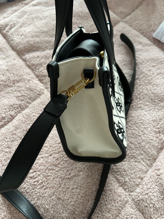 Дамска чанта Guess