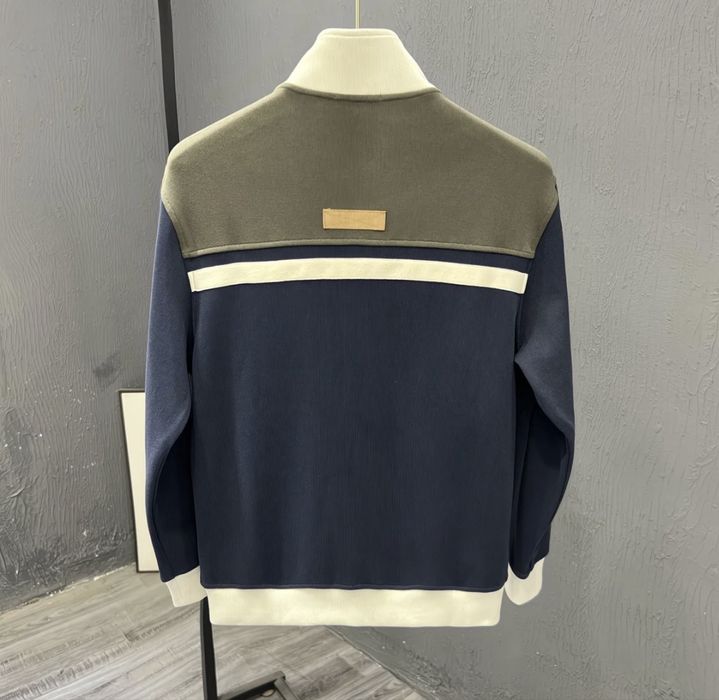 Balenciaga xamma razmerdan bor