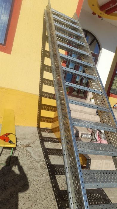 Vând Scarii zincate la cela mai buna 3