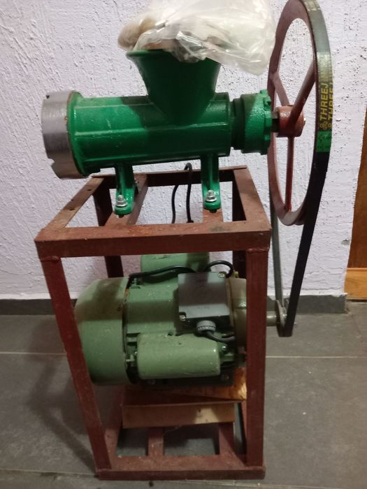 Електрическа месомелачка