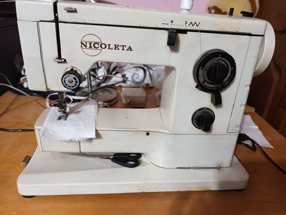 Masina de cusut electrica