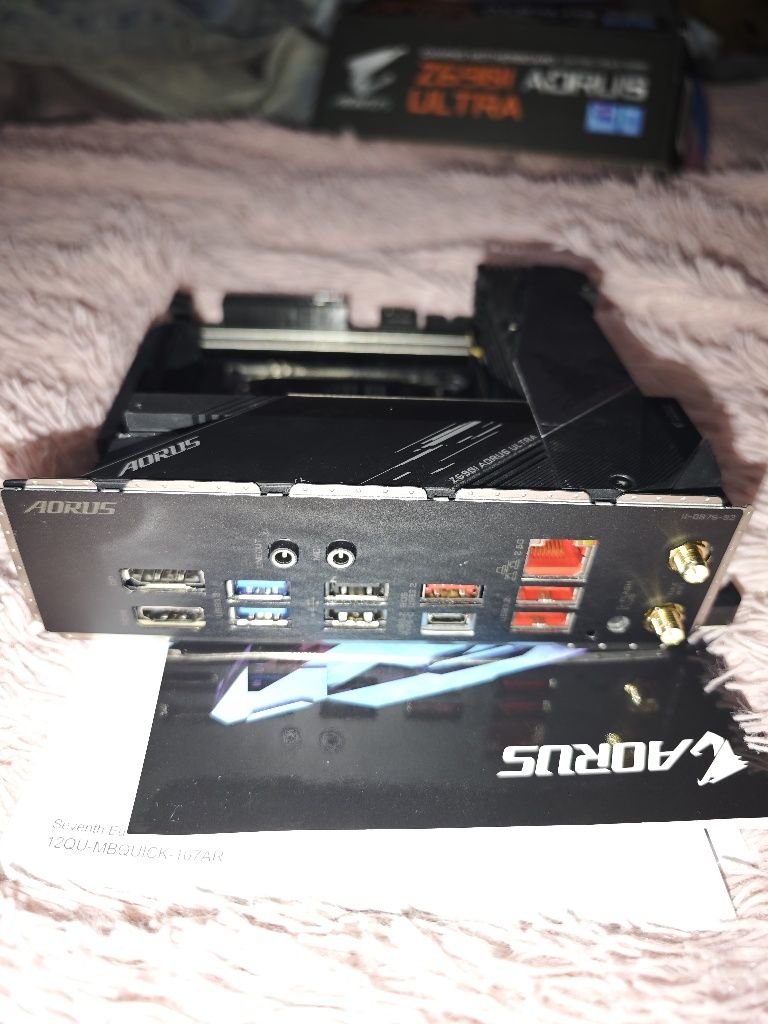 Продам материнскую плату Gigabyte Aorus Z690I