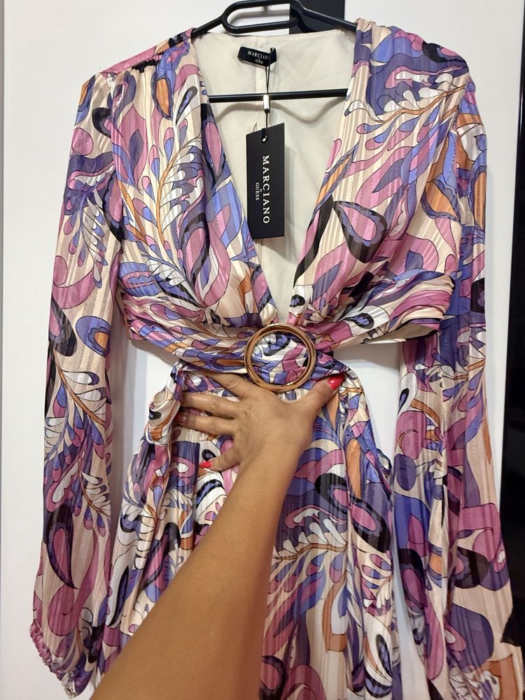 Страхотна рокля Guess