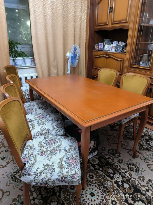 Продам стол и стулья