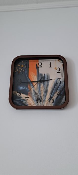 Ceas perete functional