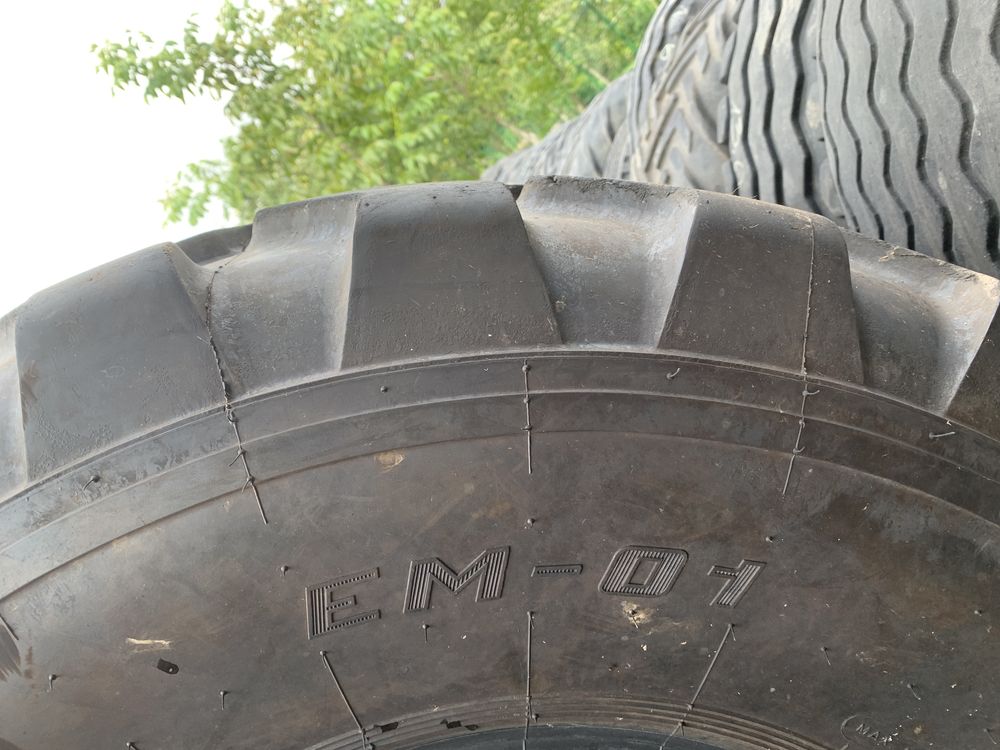 16/70R18  / 405/70R18 Cauciuc Mitas