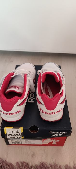 Adidași Reebok Royale.