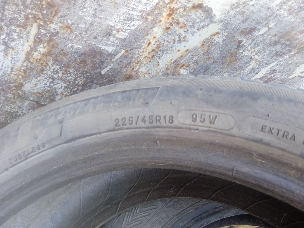 Продам шины на 18