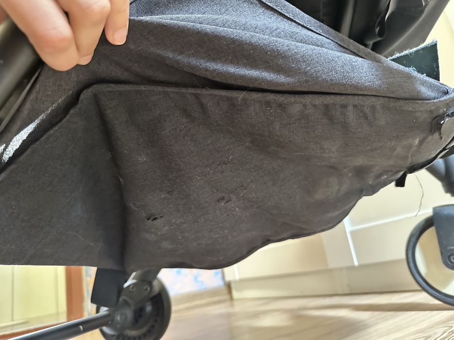 Carucior sport Lionelo Julie One foarte practic se pliaza ca o geanta