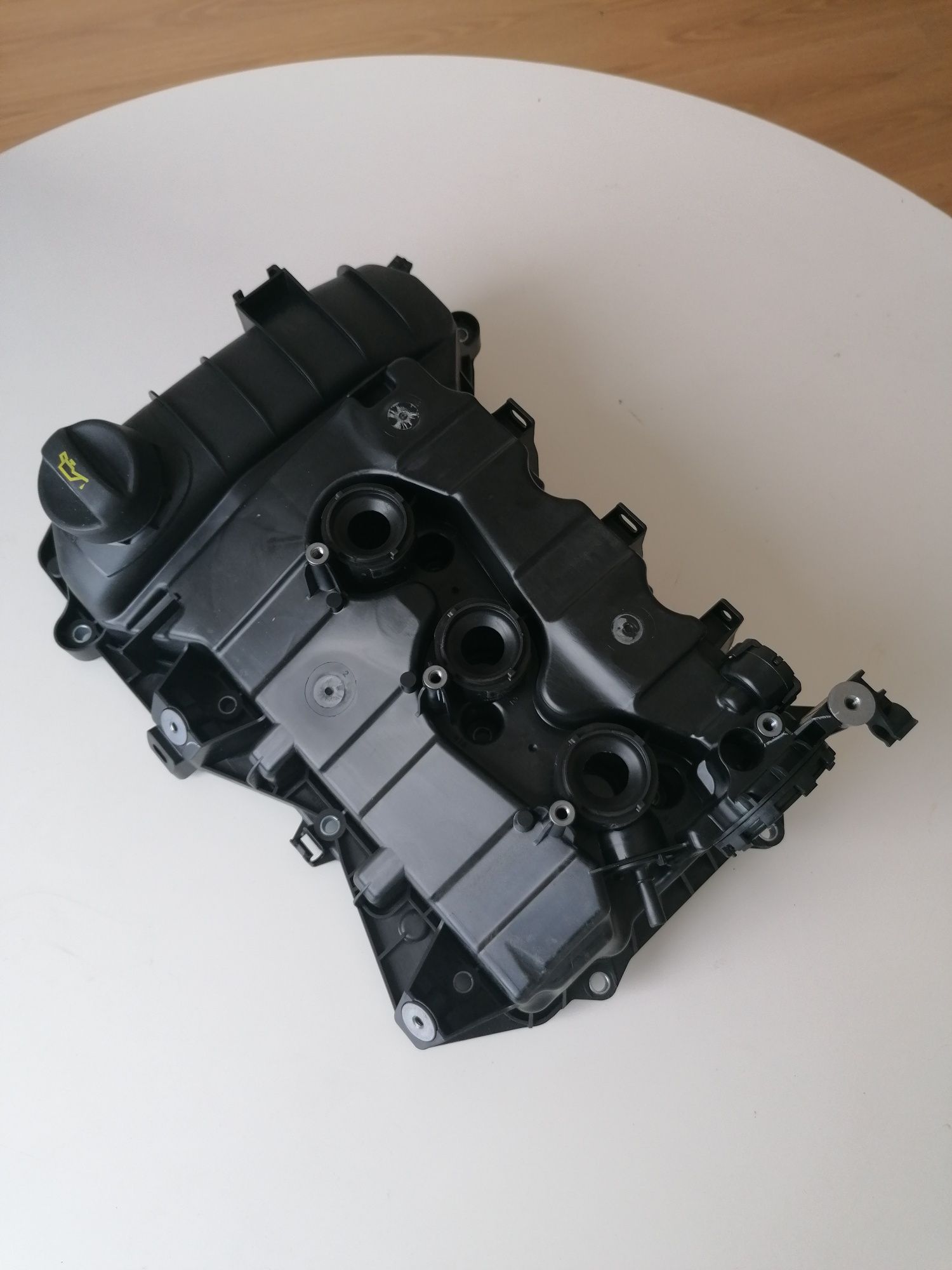 Capac culbutori Peugeot 208; motor 1,2; 3 cilindri