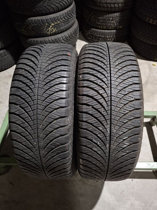2 Anvelopele M+S  215 55 r17 Goodyear
