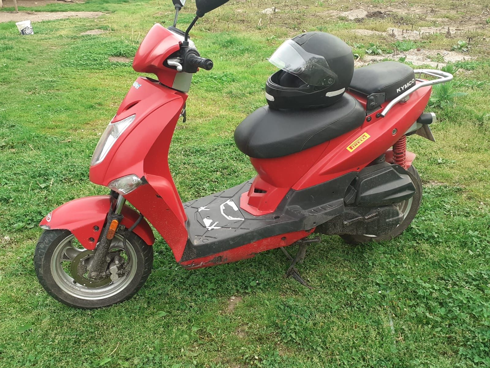 Vând scuter  marca kymco