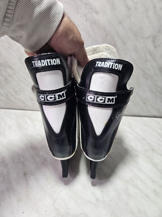 Patine 42 hochei hockey  CCM marime  34-35 ( 22  cm)