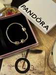 Brățară Pandora, plus două charmuri atașate