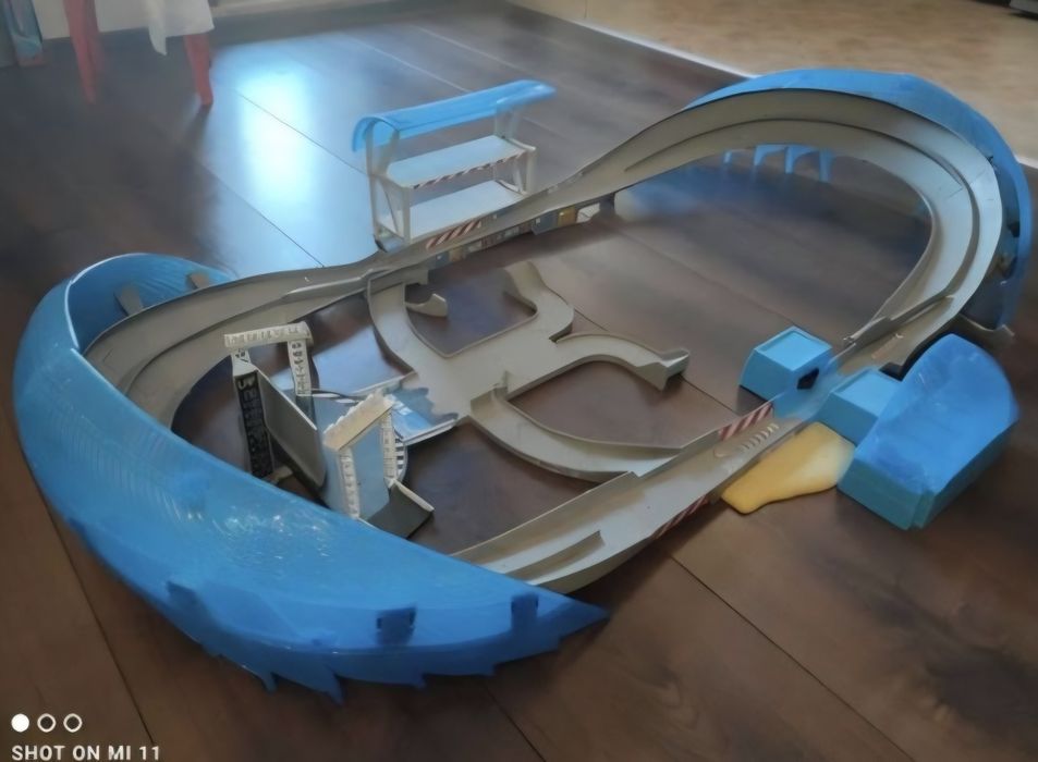 McQueen количкии и писта Florida 500