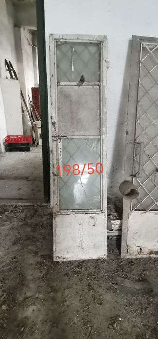 Usi de fier cu grilaje la geamuri