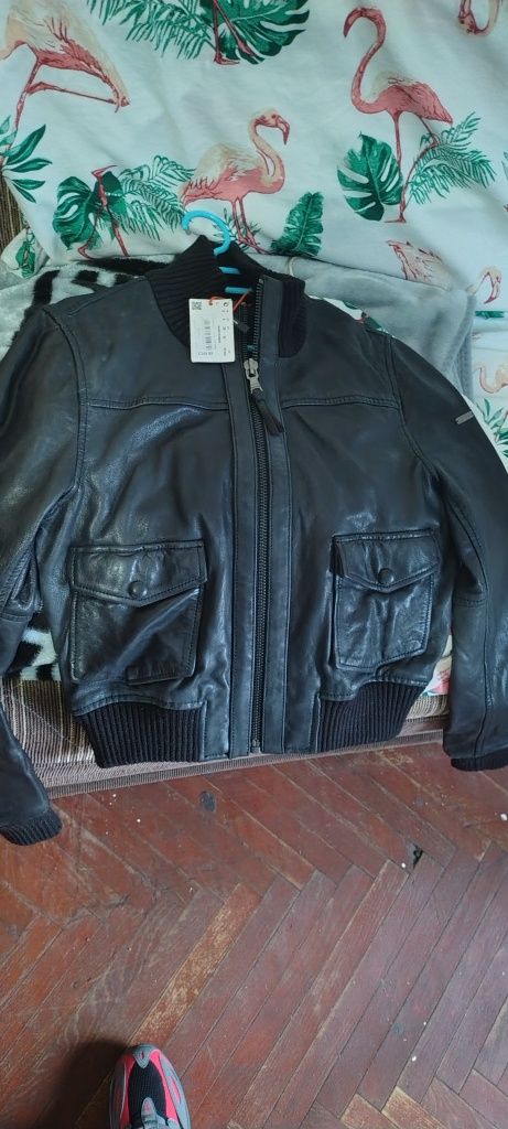 Vind geaca piele dama originala 400 lei neg