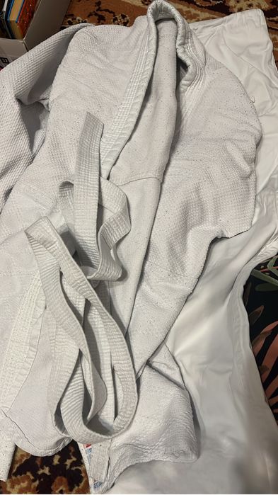 Кимоно б/у взрослое отдам бесплатно