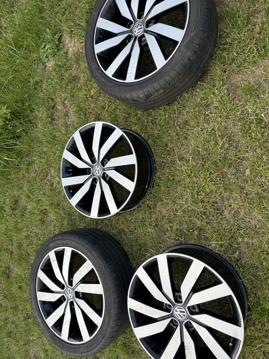 Jante originale Volkswagen R18, am doar doua cauciucuri la ele