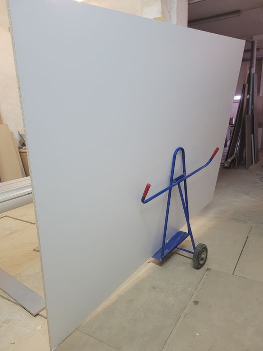 Căruț manipulat marfa