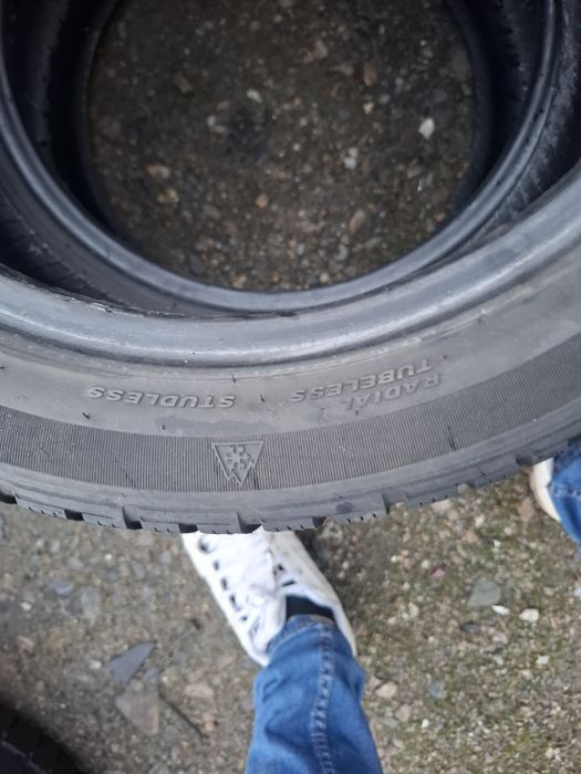 Vand 2 anvelope 215 45 16 hankook de iarna