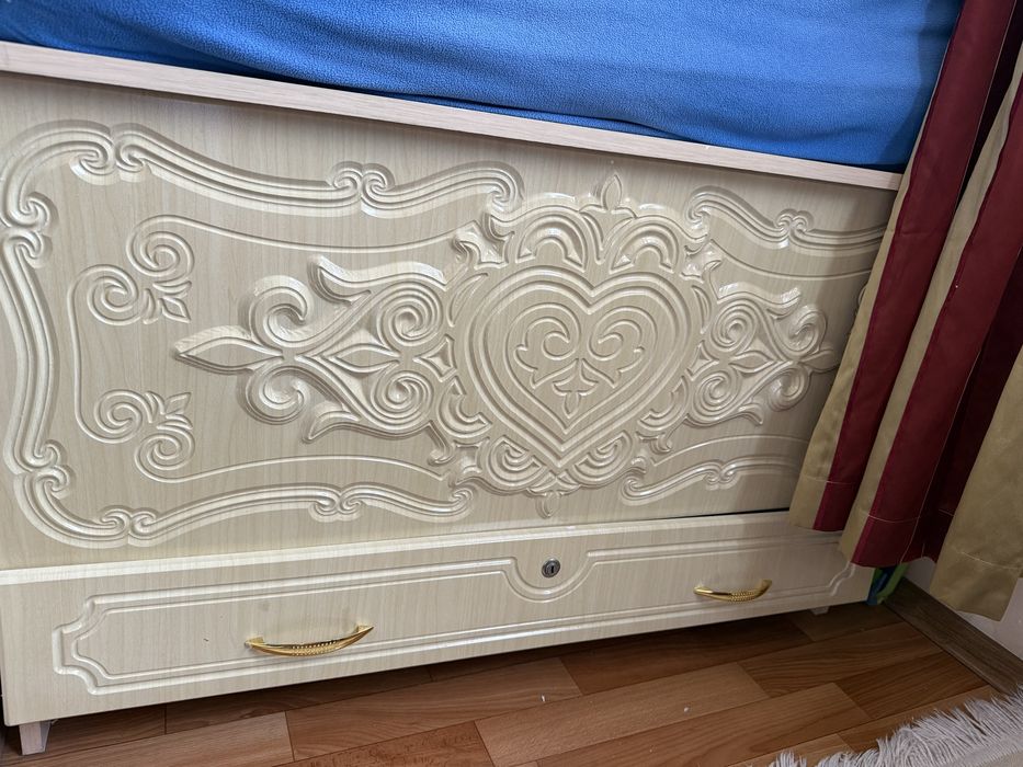 Продам сундук бежевый