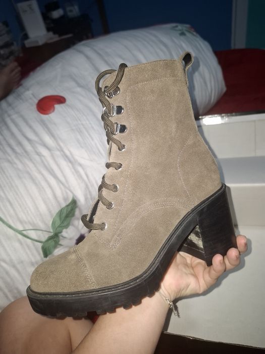 Booturi piele întoarsă